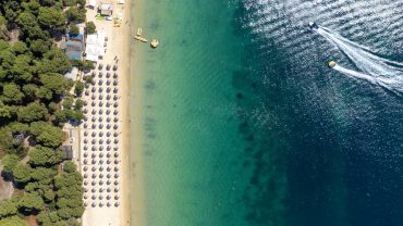 Skiathos: Visit the best beaches by… bus