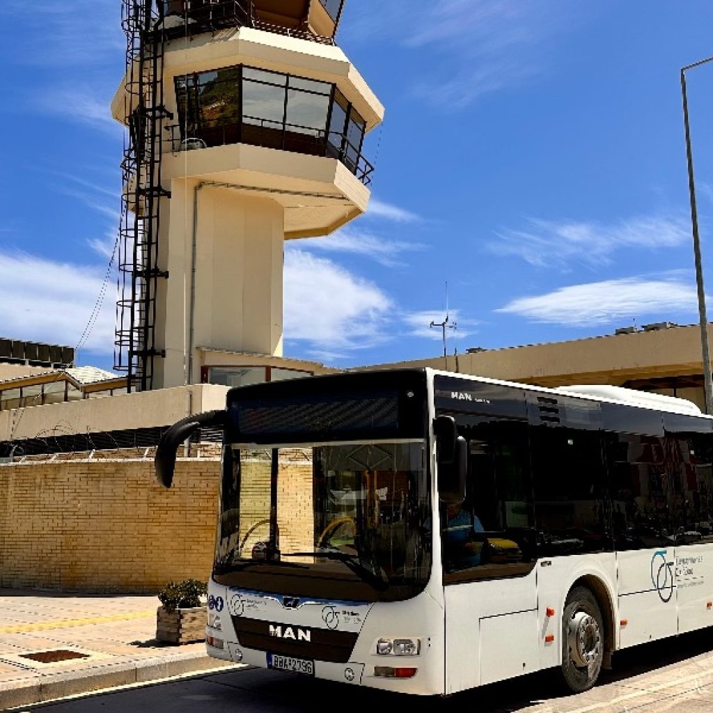Ποδαρικό για την νέα τουριστική σεζόν έκανε αεροσκάφος της εταιρείας Easyjet σήμερα το πρωί στο Διεθνές Αεροδρόμιο της Σκιάθου (JSI) Aλέξανδρος Παπαδιαμάντης
